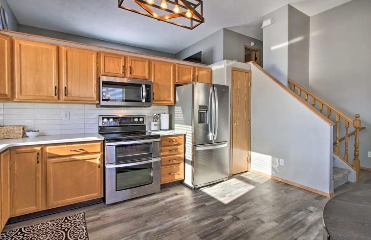 Welcoming West Fargo Retreat W Backyard Villa Bagian luar foto