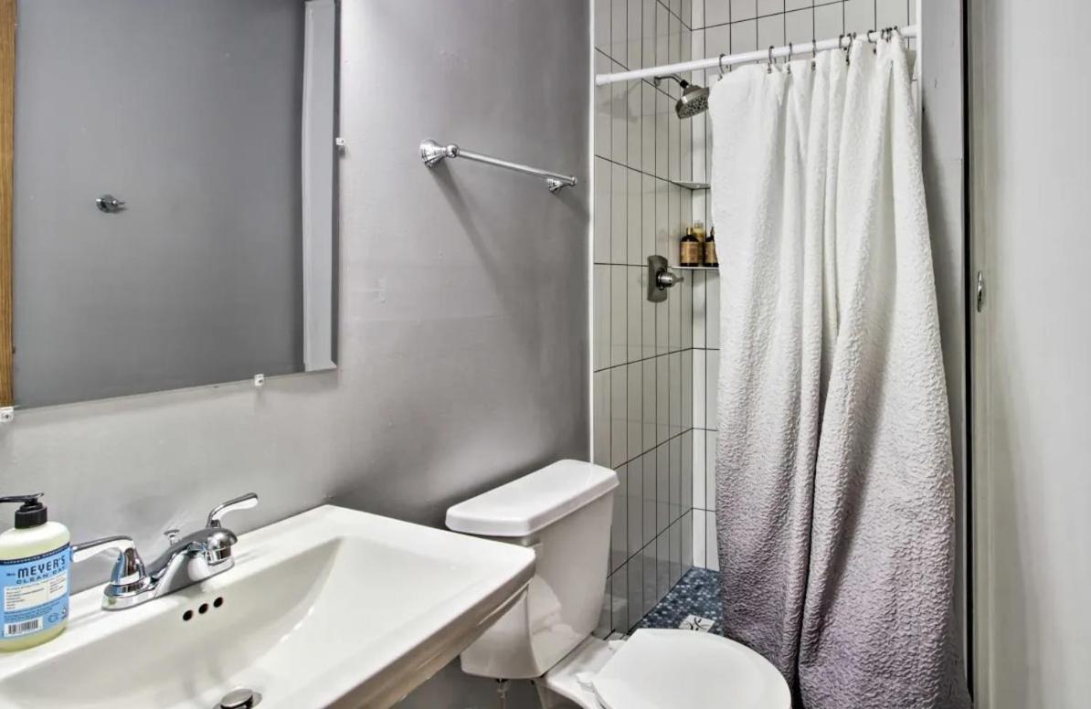 Welcoming West Fargo Retreat W Backyard Villa Bagian luar foto