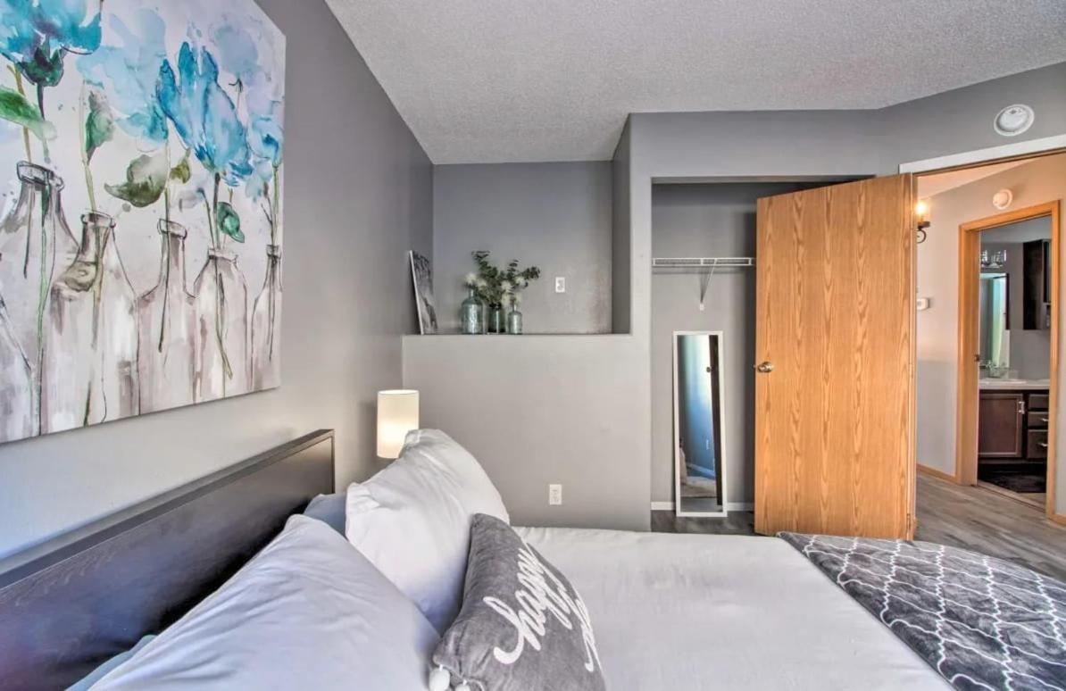Welcoming West Fargo Retreat W Backyard Villa Bagian luar foto