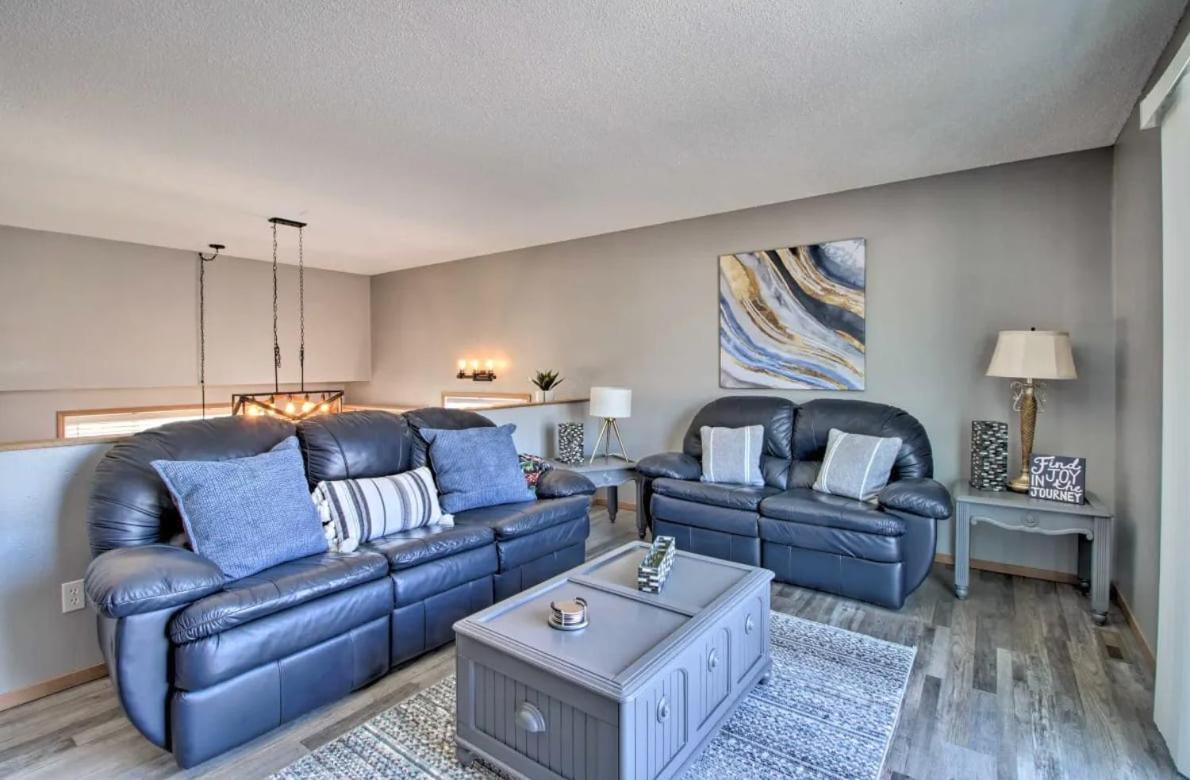 Welcoming West Fargo Retreat W Backyard Villa Bagian luar foto